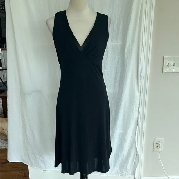 LOFT: Black V-Neck Midi Dress: Size 4 - Picture 3 of 9